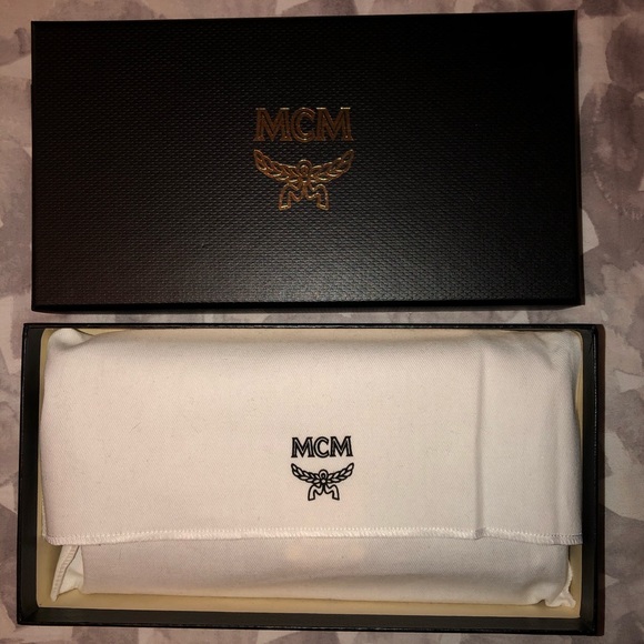 (SOLD❗️) MCM Wallet Clutch - Picture 2 of 8